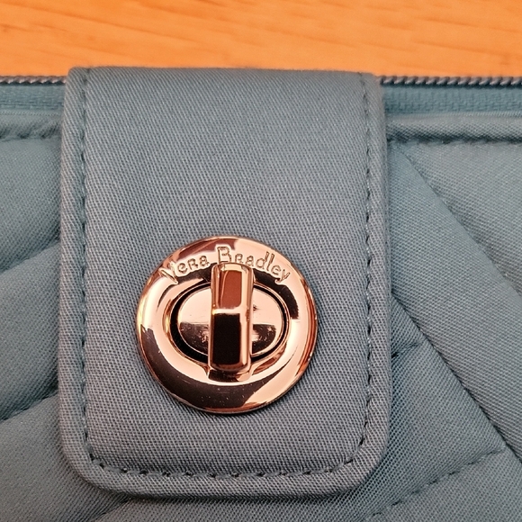 VERA BRADLEY/TURNLOCK WALLET/Teal Quilted - Picture 2 of 8